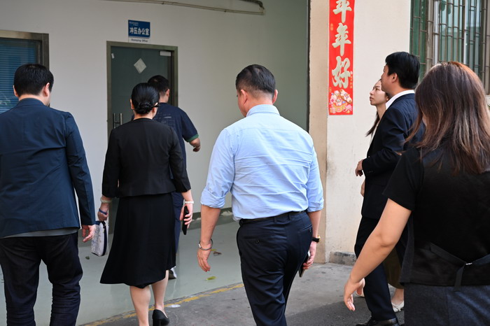 光明区统战部携深圳台协青年企业家走进步步精科技参访交流 (11)